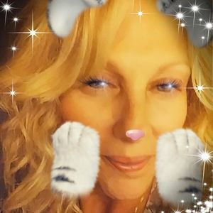 Meet your Posher, Deborah